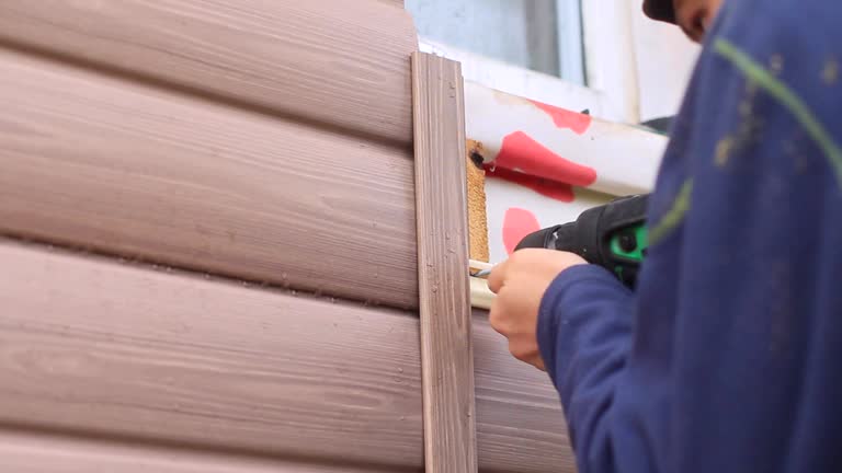 How To Choose The Right Materials for Your Siding Installation in 'Iola, WI